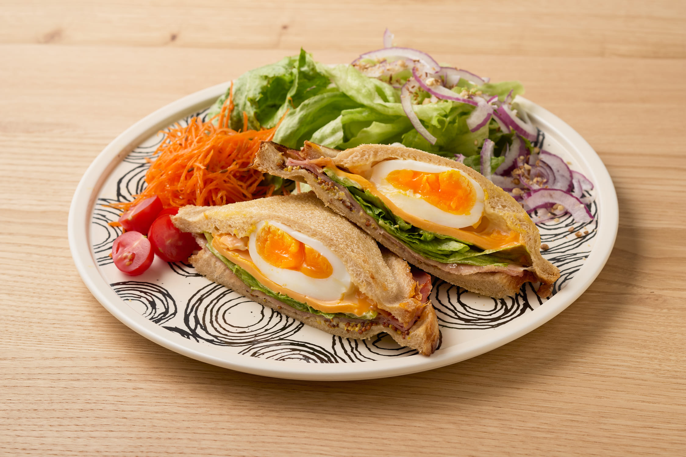 ハムチーズエッグのホットサンド 